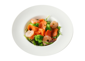 Salade verte, tomates, saumon, crevettes, avocat<br>
Servie avec petit pain et sauce vinaigrette.